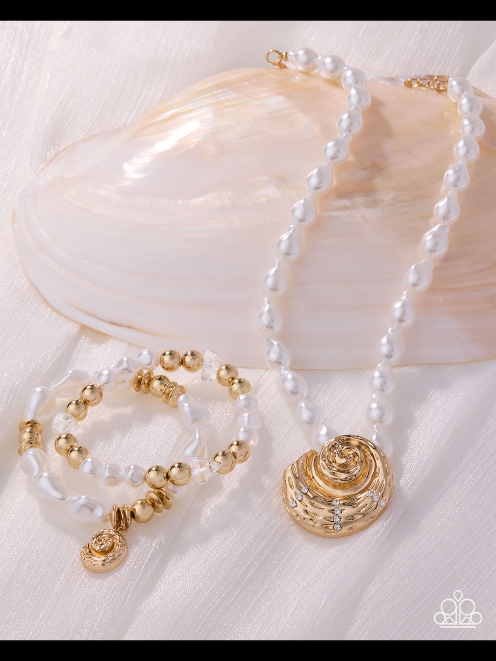 Paparazzi Gold Shell Pearl Necklace and Bracelet Set - White